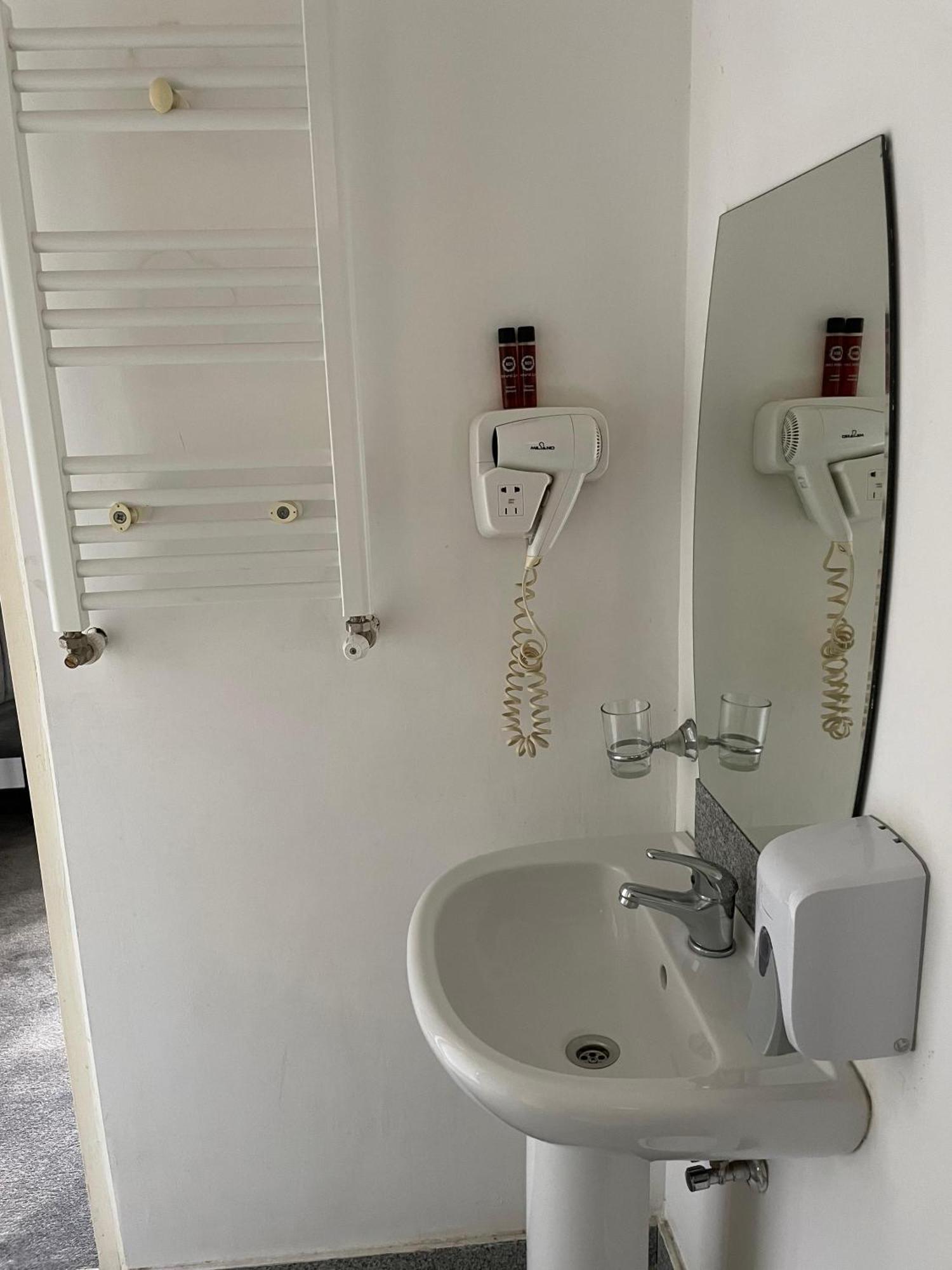 Hotel Vitan273 Bucureşti Ngoại thất bức ảnh